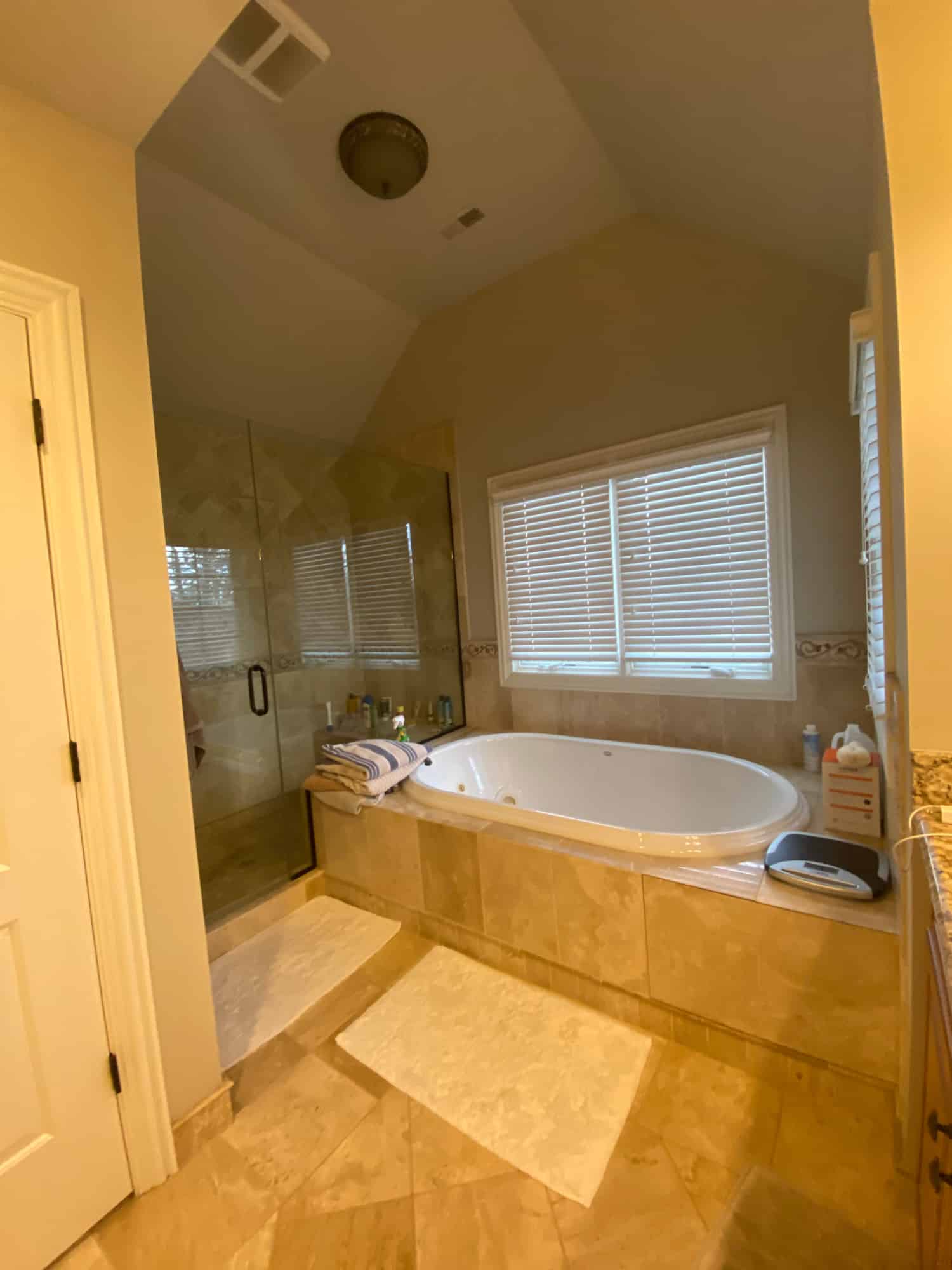 Photo of Hawthorne Woods bathroom prior to the renovation